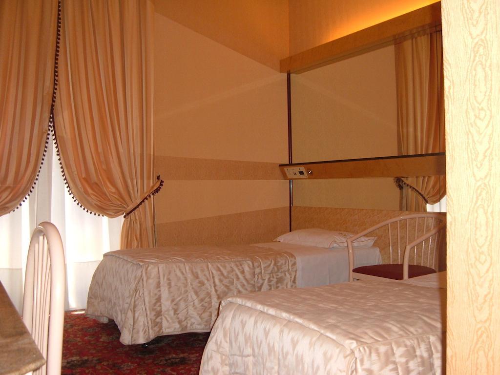 Hotel Roma Cesano Boscone Dış mekan fotoğraf